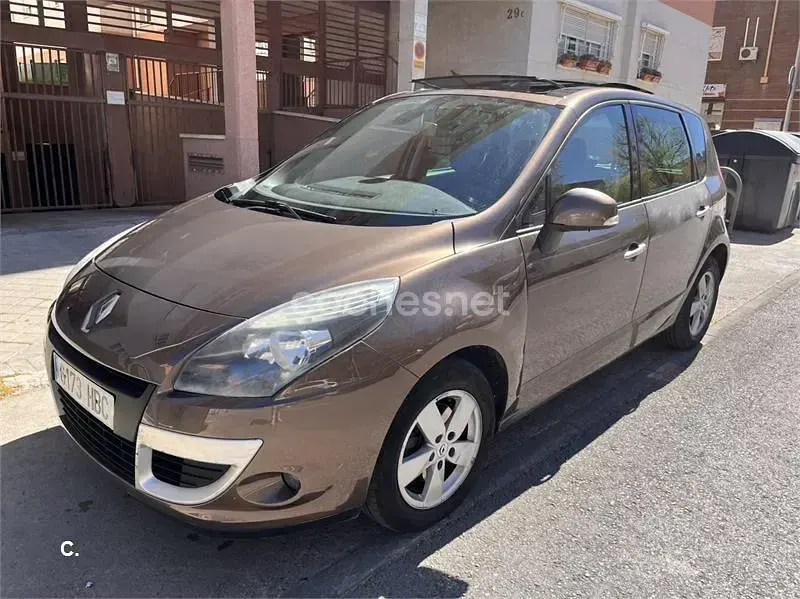 Usado Renault Scenic E-Tech 110 CV (80 kW) 2010 Marrón Monovolumen