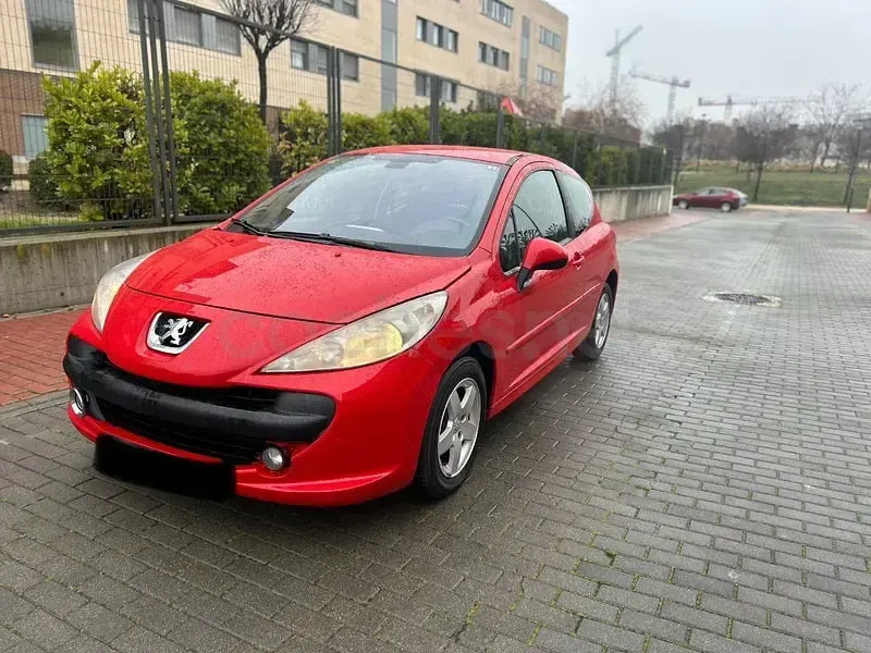 Usado Peugeot 207 95 CV (69 kW) 2008 Rojo Berlina