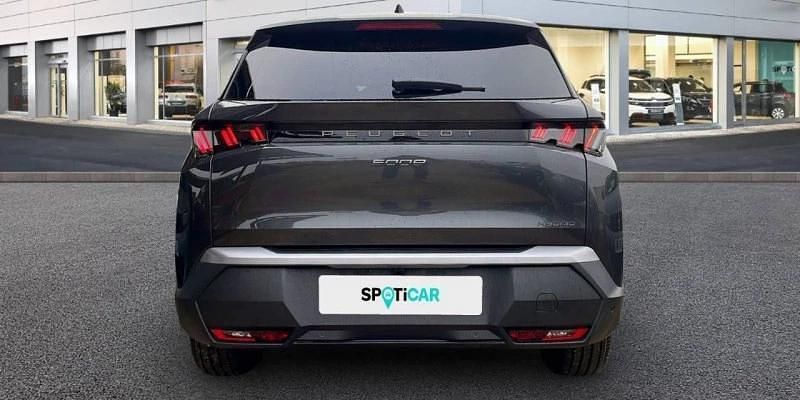 Usado Peugeot 5008 Allure 136 CV (100 kW) 2025 Gris