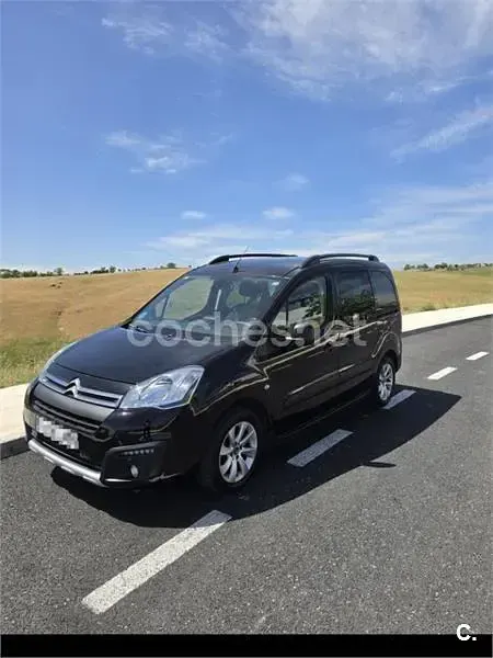 Usado Citroën Berlingo XTR 100 CV (73 kW) 2016 Negro Monovolumen