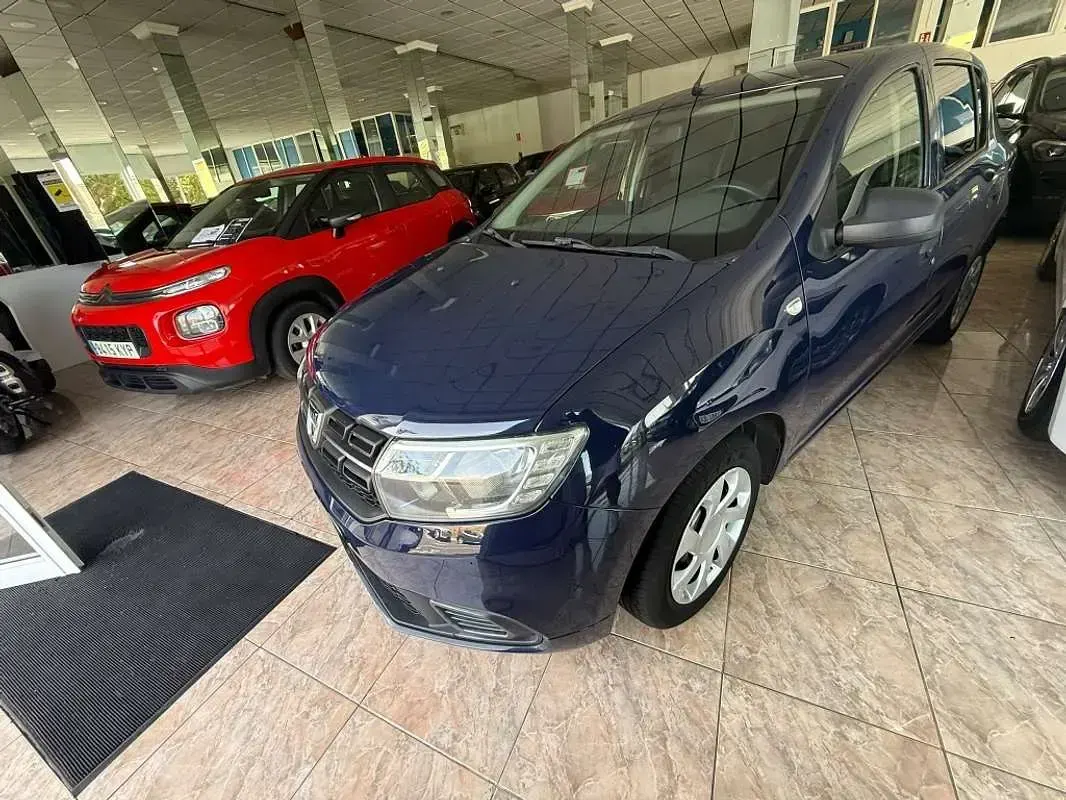 Usado Dacia Sandero Acces 75 CV (55 kW) 2019 Azul Utilitario