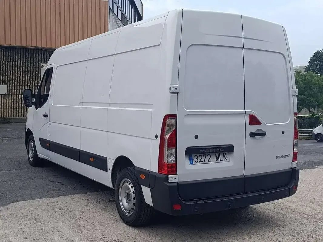 Usado Renault Master 135 CV (99 kW) 2023 Blanco Monovolumen