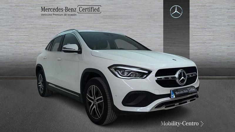 Usado Mercedes GLA200 Progressive 150 CV (110 kW) 2023 Blanco polar  pintura unicolor SUV