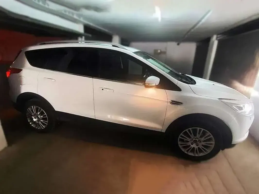 Usado Ford Kuga Titanium 150 CV (110 kW) 2013 Blanco SUV