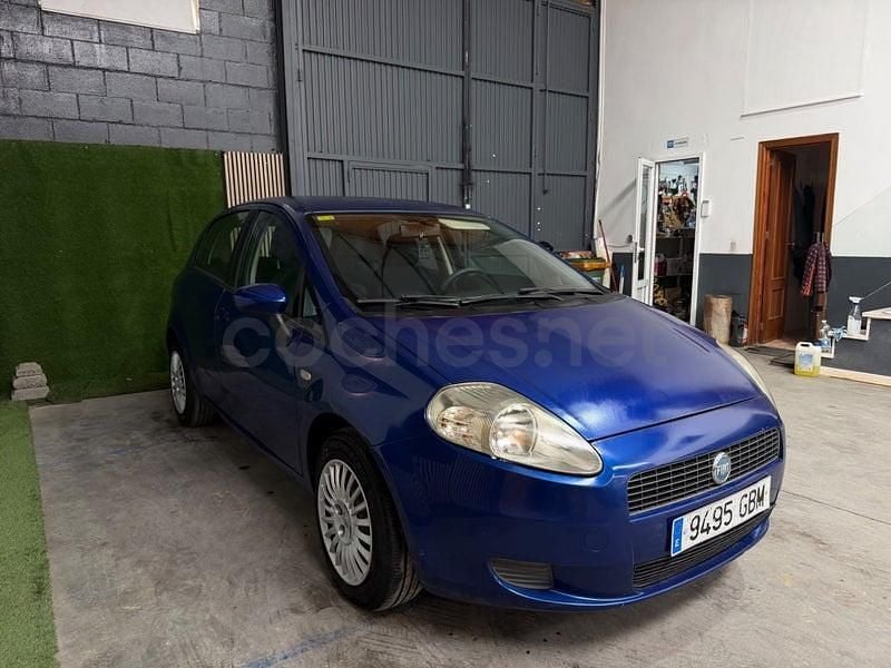 Usado Fiat Grande Punto Active 90 CV (66 kW) 2008 Azul Utilitario