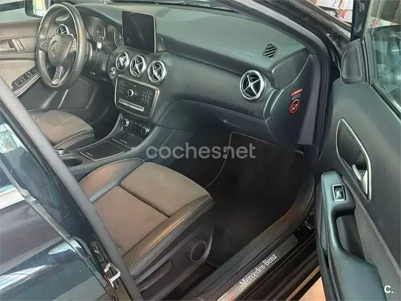 Usado Mercedes A180 122 CV (89 kW) 2018 Negro Berlina
