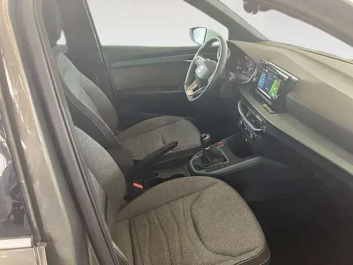 Usado Seat Arona Xperience 115 CV (84 kW) 2025 Gris SUV