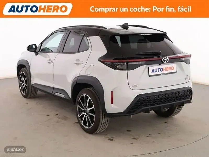 Usado Toyota Yaris Cross Sport 131 CV (96 kW) 2025 Gris SUV
