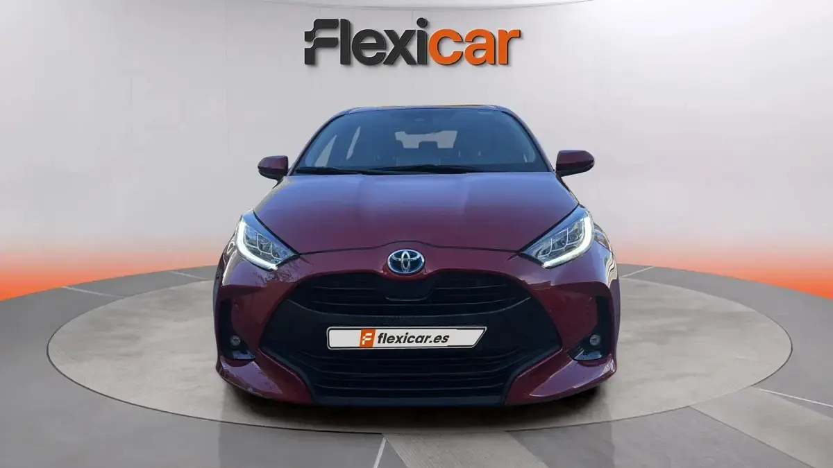Usado Toyota Yaris Hybrid Active 116 CV (85 kW) 2023 Rojo Berlina
