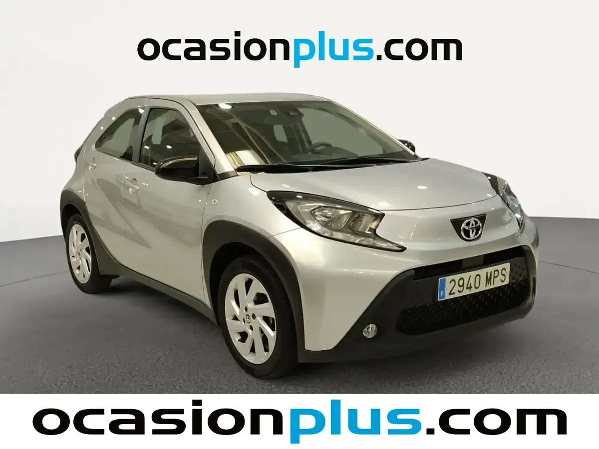 Begagnad Toyota Aygo X Play 72 HK (52 kW) 2024 Grå SUV