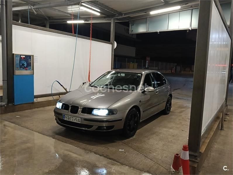 Usado Seat Leon Stella 105 CV (77 kW) 2003 Gris / plata Berlina