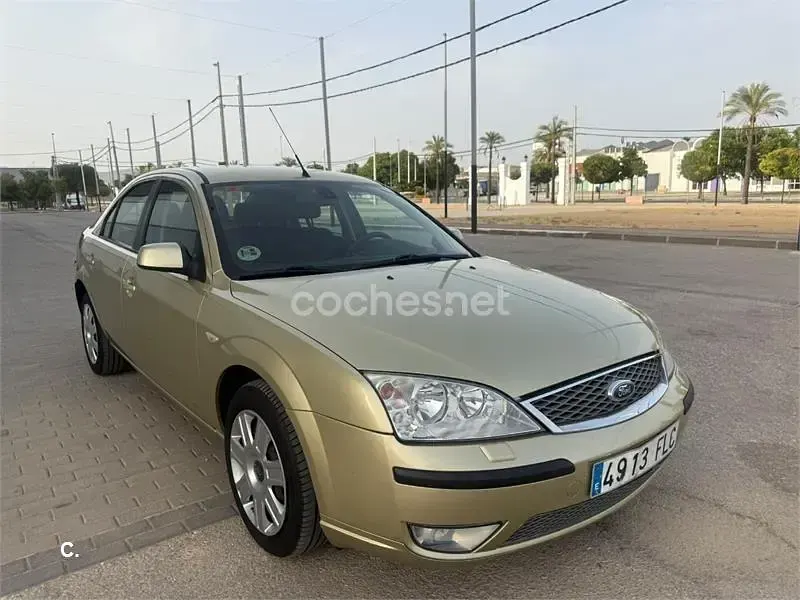 Usado Ford Mondeo Trend 130 CV (95 kW) 2007 Beige Berlina