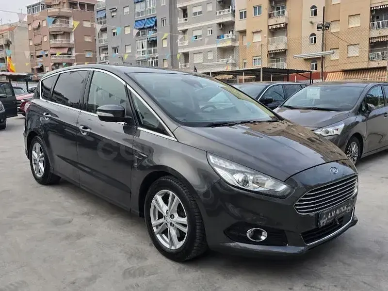 Usado Ford S-MAX Titanium 150 CV (110 kW) 2016 Gris / plata Monovolumen