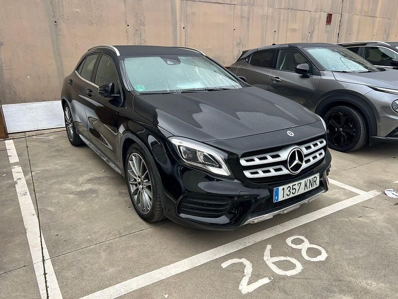 Usado Mercedes GLA200 156 CV (114 kW) 2018 Negro SUV