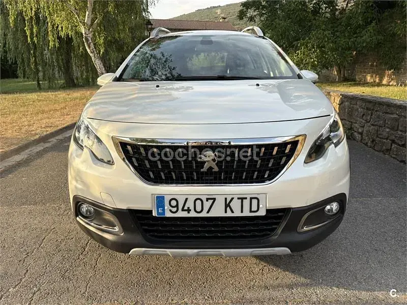 Usado Peugeot 2008 Allure 130 CV (95 kW) 2019 Blanco SUV