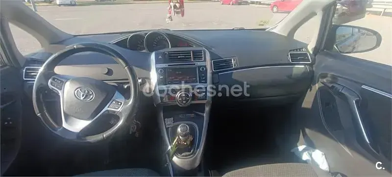 Usado Toyota Verso Advance 112 CV (82 kW) 2015 Gris / plata Monovolumen