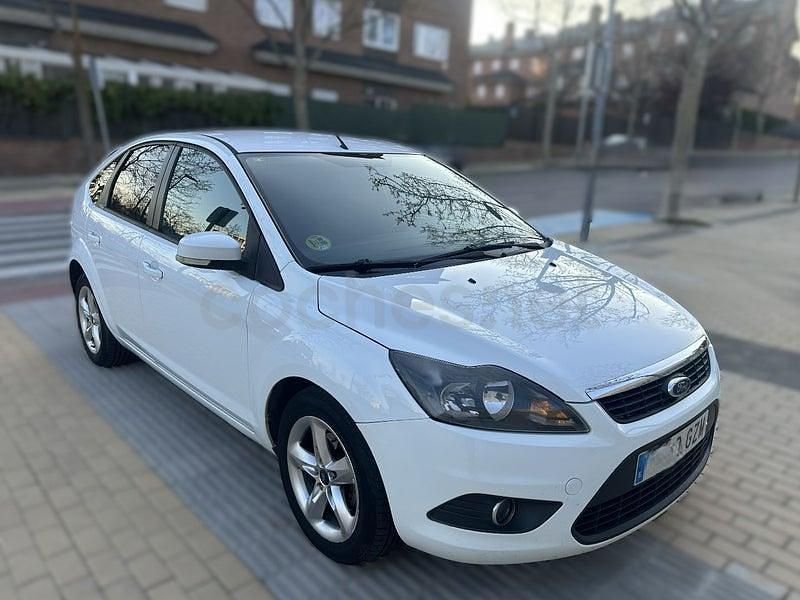 Usado Ford Focus Trend 109 CV (80 kW) 2010 Blanco Berlina