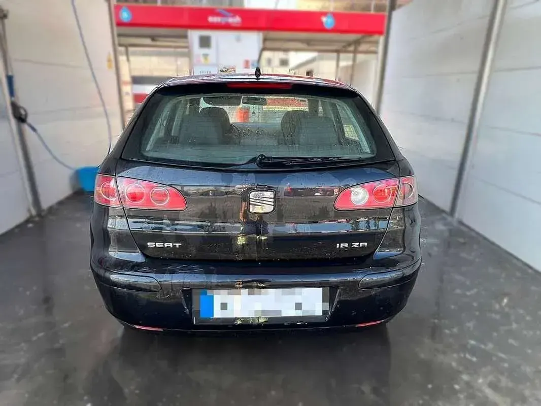 Usado Seat Ibiza Reference 75 CV (55 kW) 2005 Negro Utilitario