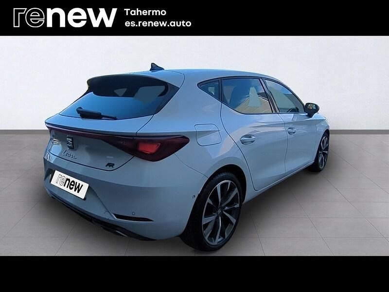 Usado Seat Leon FR 125 CV (91 kW) 2022 Blanco Berlina