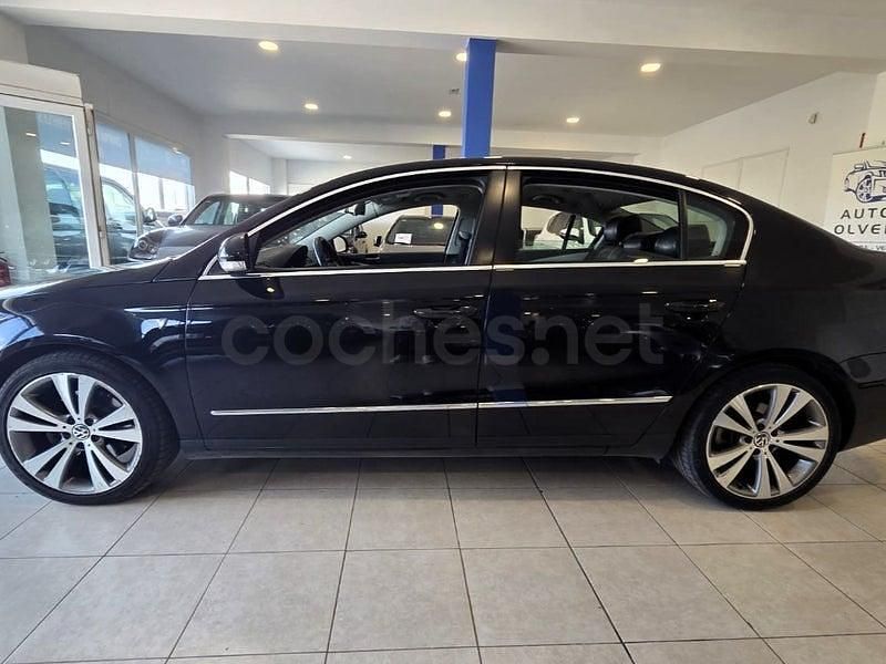Usado VW Passat Individual 140 CV (102 kW) 2007 Negro Berlina