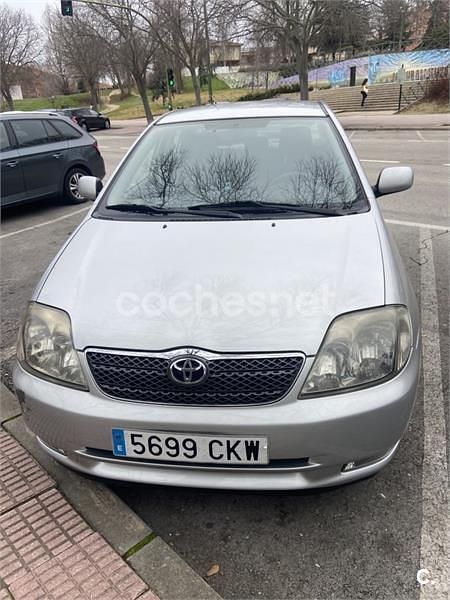 Gris / plata Usado 2003 Toyota Corolla Terra Berlina | 3800 € (Precio justo) - Imagen 1/4