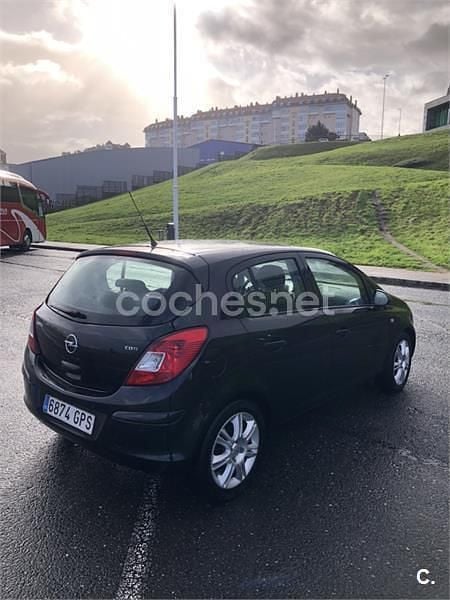 Usado Opel Corsa Cosmo 90 CV (66 kW) 2009 Negro Utilitario
