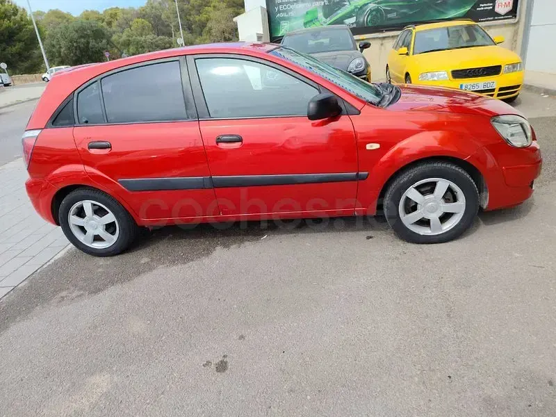 Usado Kia Rio EX 110 CV (80 kW) 2006 Rojo Berlina