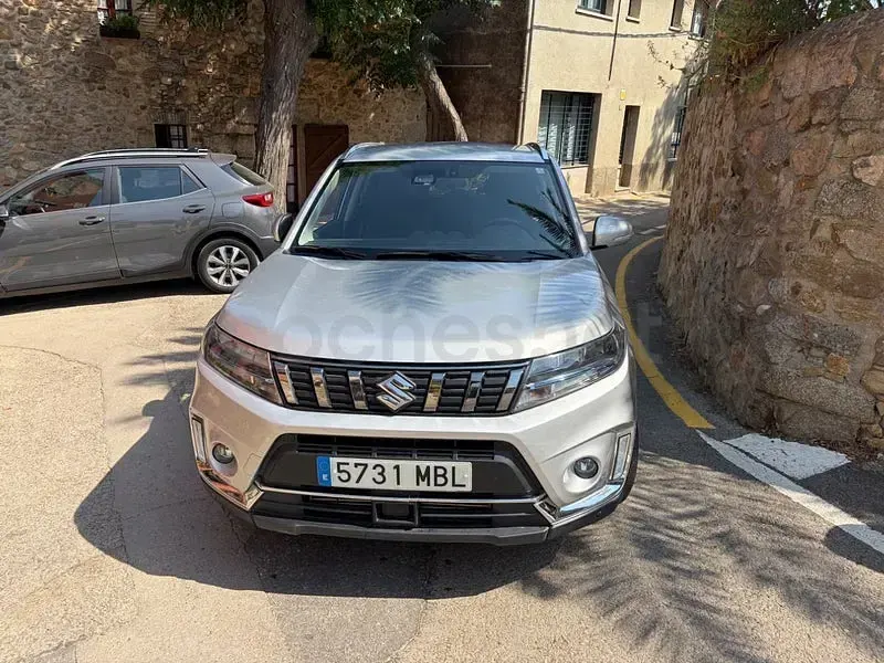 Usado Suzuki Vitara GLX 129 CV (94 kW) 2022 Gris / plata SUV