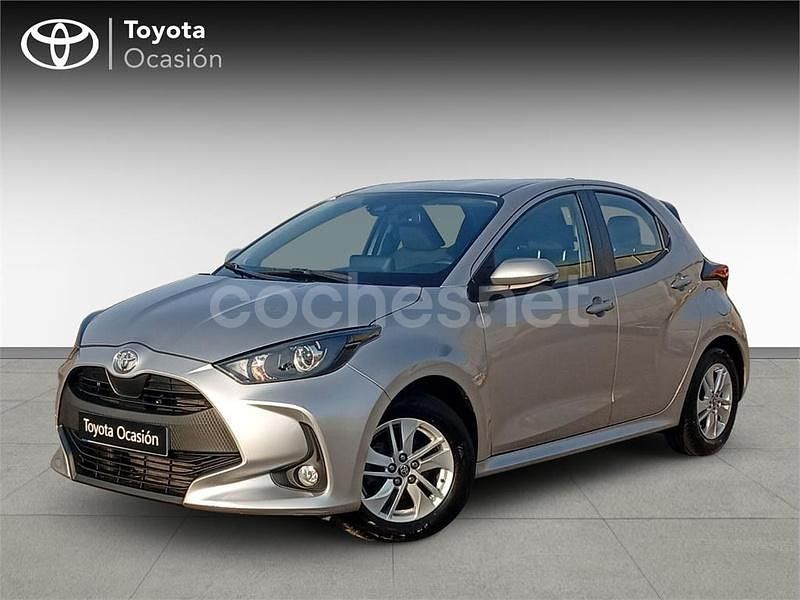 Gris / plata Usado 2024 Toyota Yaris Berlina | 19.490 € (Precio justo) - Imagen 1/4