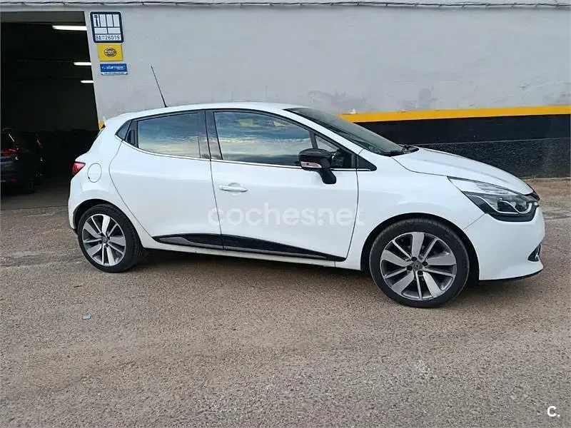 Usado Renault Clio IV Dynamique 90 CV (66 kW) 2014 Blanco Berlina