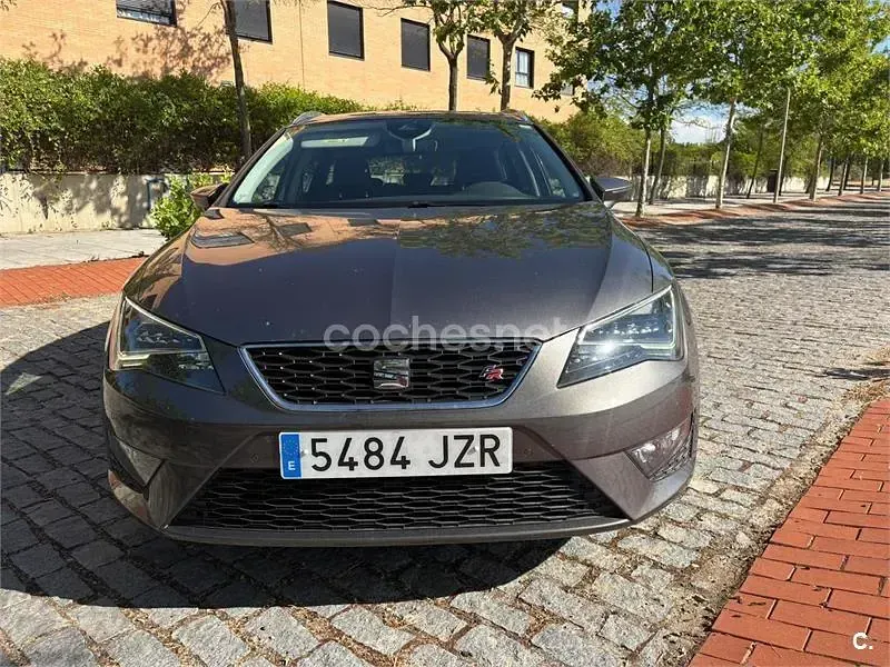 Usado Seat Leon ST FR 150 CV (110 kW) 2017 Gris / plata Familiar