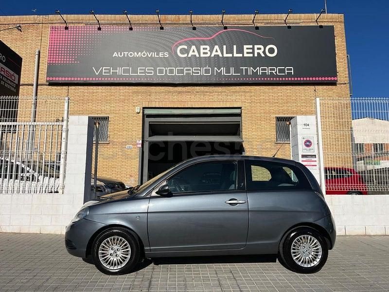 Usado Lancia Ypsilon 60 CV (44 kW) 2006 Azul Utilitario
