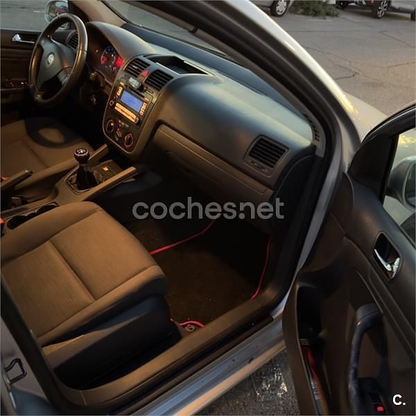 Gris / plata Usado 2005 VW Golf IV Highline Berlina | 1800 € (Super precio) - Imagen 1/4