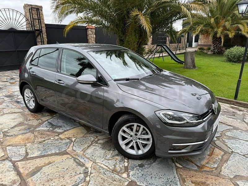 Usado VW Golf VII Advance 150 CV (110 kW) 2018 Gris / plata Berlina