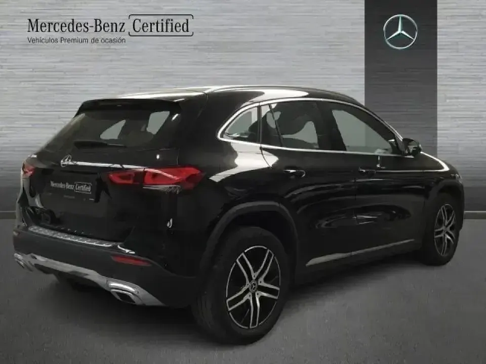 Käytetty Mercedes GLA180 Progressive 136 HP (100 kW) 2022 Musta Katumaasturi
