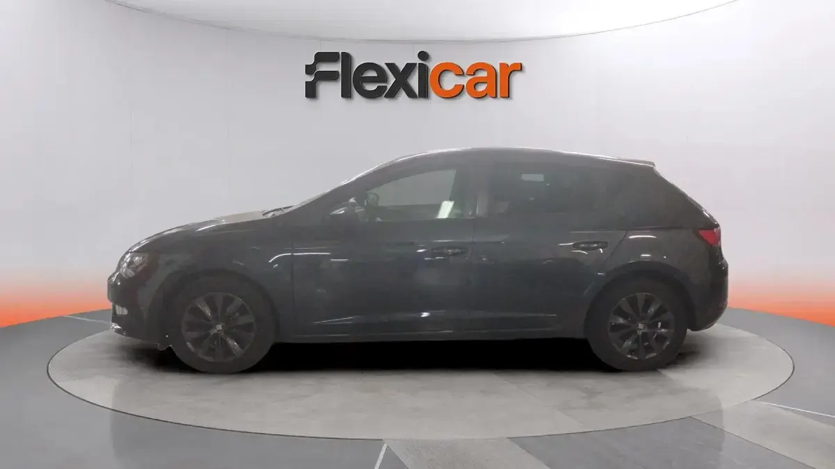 Usado Seat Leon Style 130 CV (95 kW) 2020 Azul Berlina