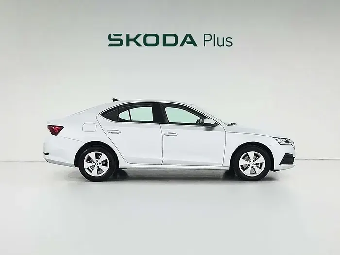 Usado Skoda Octavia Ambition 150 CV (110 kW) 2022 Gris plata Utilitario