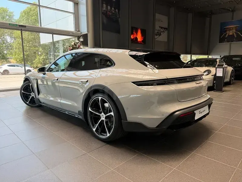 Nuevo Porsche Taycan Cross Turismo 319 kW (435 CV) 2026 Eléctrico Familiar