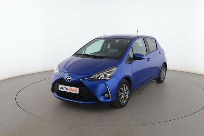 Azul Usado 2017 Toyota Yaris City Berlina | 12.199 € (Un poco caro) - Imagen 1/3