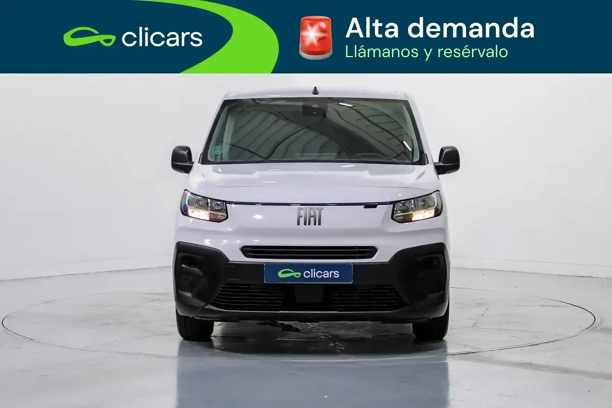 Usado Fiat Doblò 100 CV (73 kW) 2024 Blanco Monovolumen