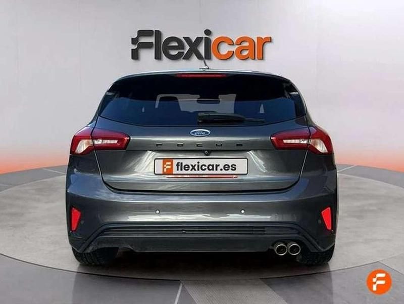 Usado Ford Focus ST-Line 125 CV (91 kW) 2019 Gris Utilitario