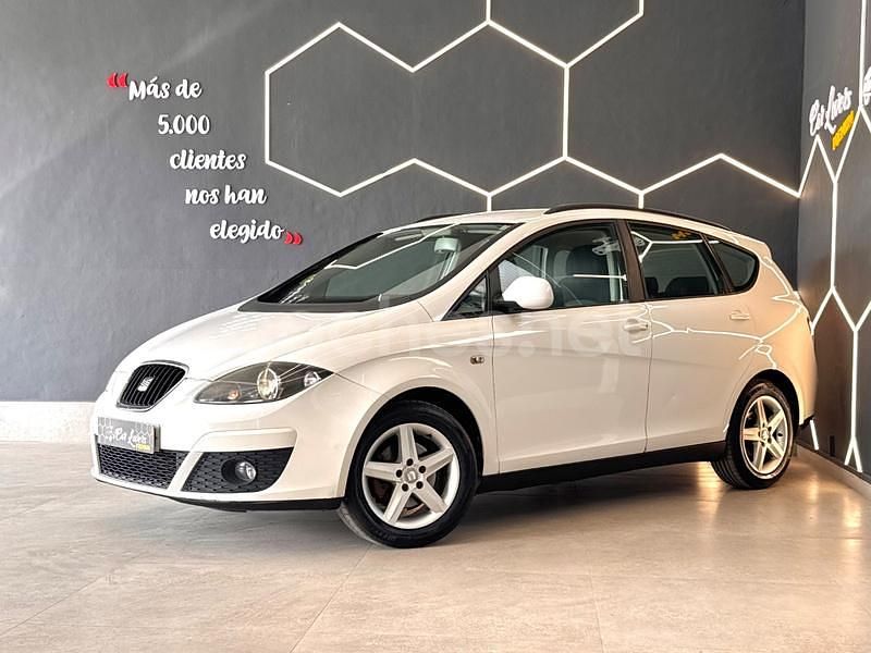 Usado Seat Altea XL Reference 105 CV (77 kW) 2012 Blanco Monovolumen