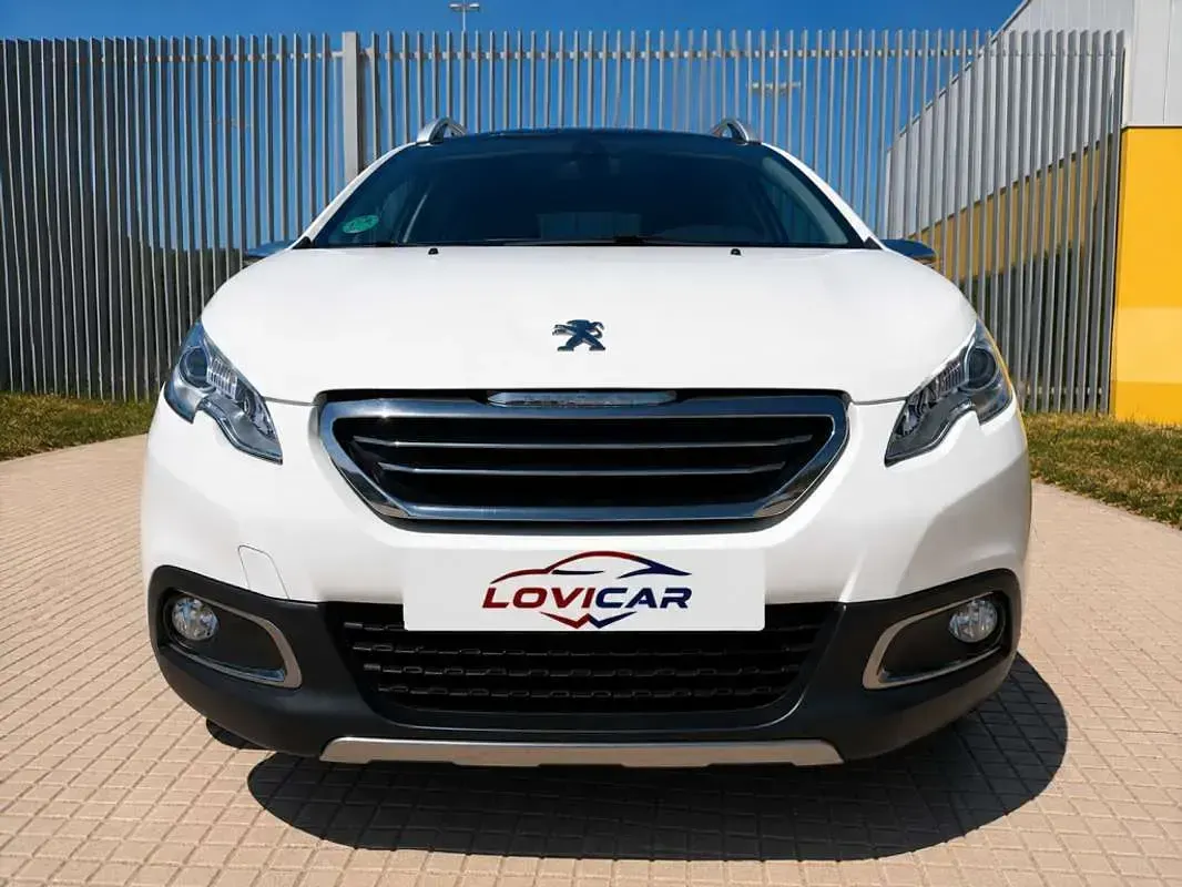 Usado Peugeot 2008 Allure 120 CV (88 kW) 2015 Blanco SUV