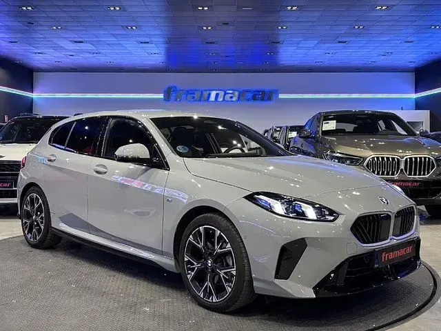 Usado BMW 120 M Sport 163 CV (119 kW) 2025 Gris Utilitario
