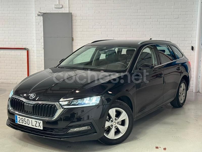 Usado Skoda Octavia Ambition 115 CV (84 kW) 2022 Negro Familiar