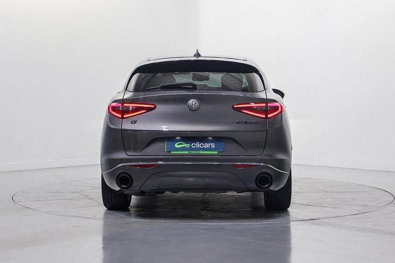 Usado Alfa Romeo Stelvio Veloce 210 CV (154 kW) 2021 Negro SUV