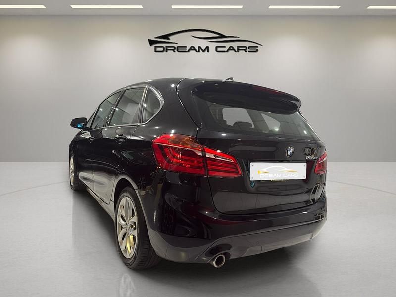 Usado BMW 225 Active Tourer iPerformance 224 CV (164 kW) 2021 Negro Monovolumen