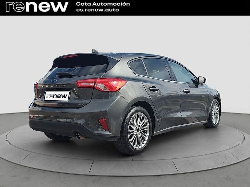 Usado Ford Focus Titanium 120 CV (88 kW) 2020 Gris Berlina