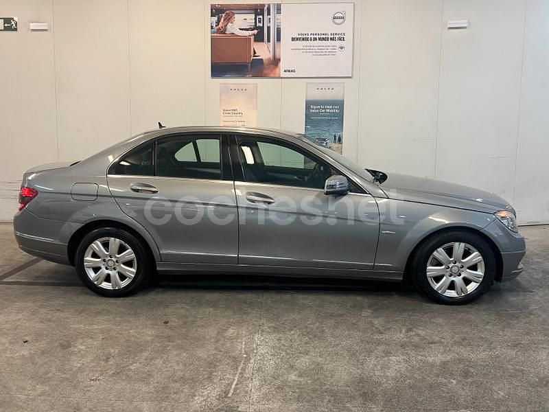 Usado Mercedes C200 Avantgarde 136 CV (100 kW) 2010 Gris / plata Berlina