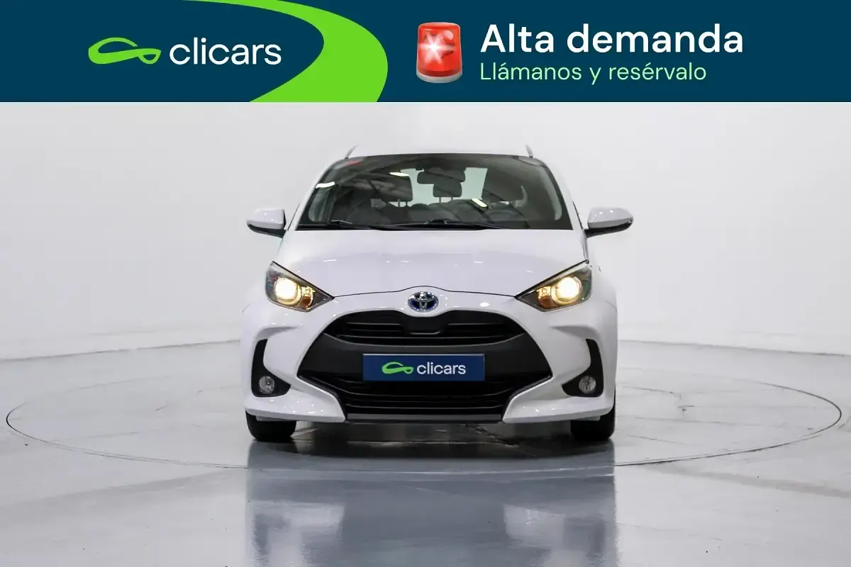 Usado Toyota Yaris Active 75 CV (55 kW) 2021 Blanco Utilitario